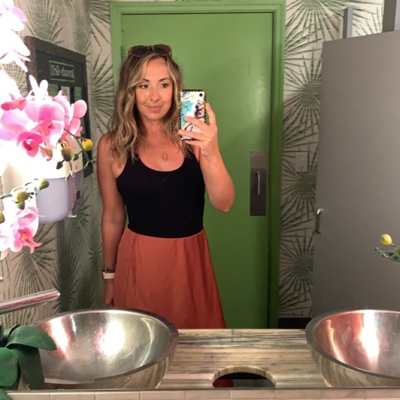 Meet your Posher, Amanda Young - Picture 5 of 6